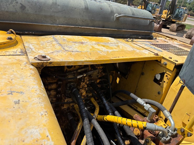 komatsu-pc220-lc-image-26