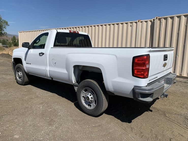 2017-chevrolet-2500hd-image-4