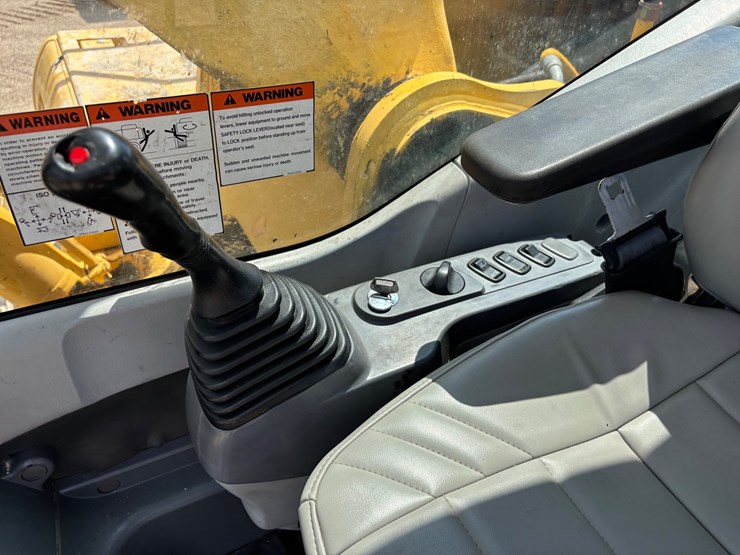 komatsu-pc220-lc-image-32