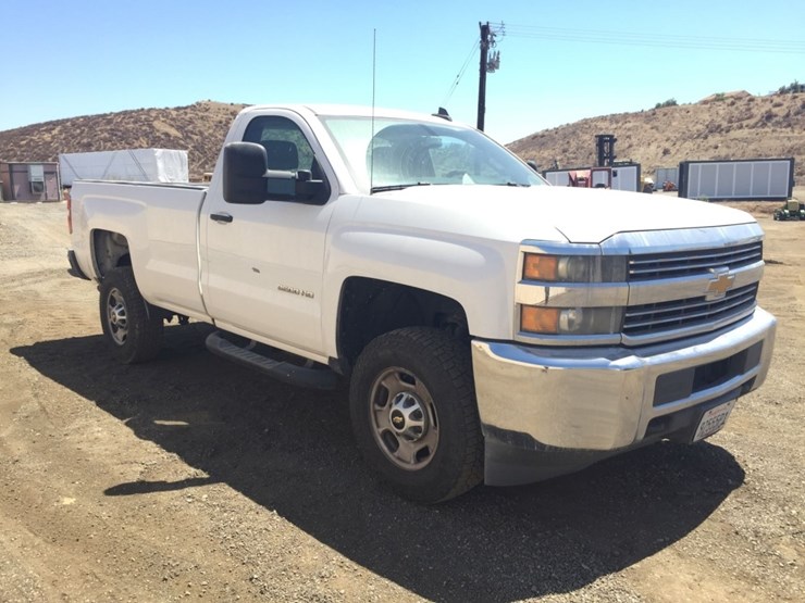 2015-chevrolet-2500hd-image-2