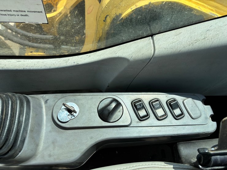 komatsu-pc220-lc-image-35