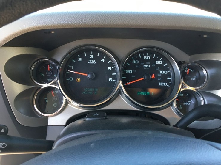 2013-chevrolet-silverado-2500-image-6