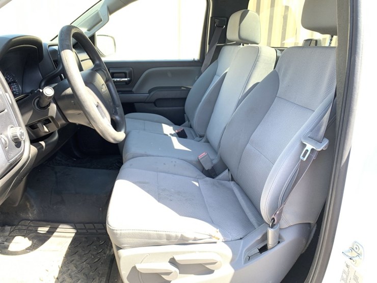 2017-chevrolet-2500hd-image-10