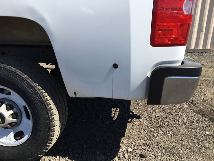 2013-chevrolet-silverado-2500-image-16