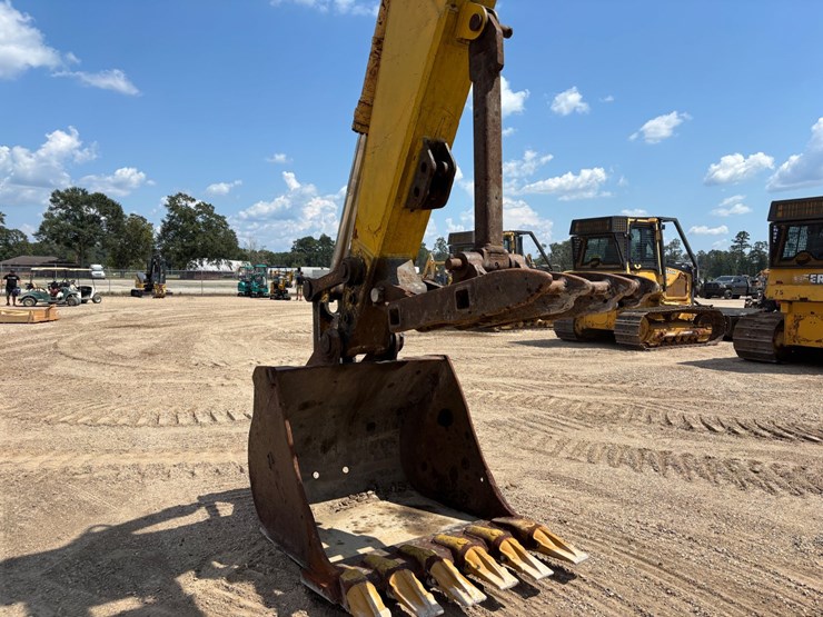 komatsu-pc220-lc-image-9