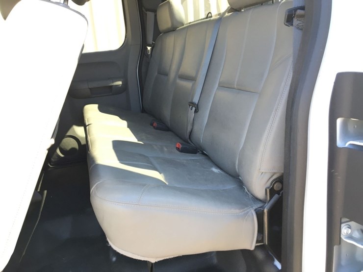 2013-chevrolet-silverado-2500-image-9