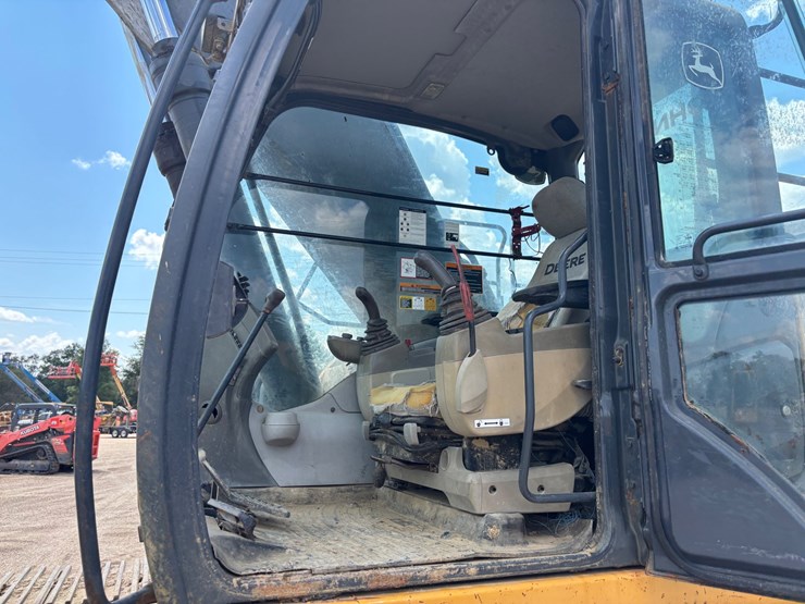 2015-deere-380g-lc-image-22