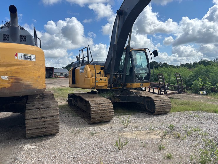 2019-deere-250g-lc-image-2