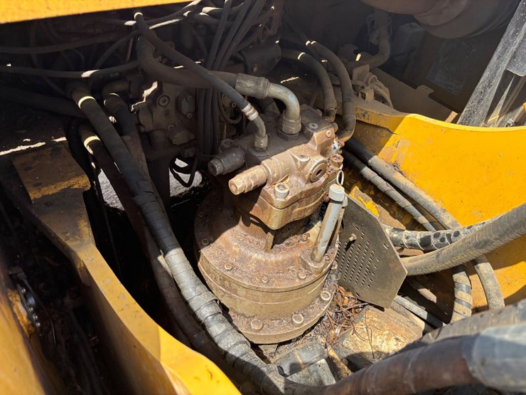 2015-deere-380g-lc-image-17
