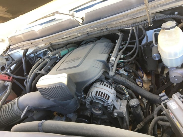 2013-chevrolet-silverado-2500-image-11