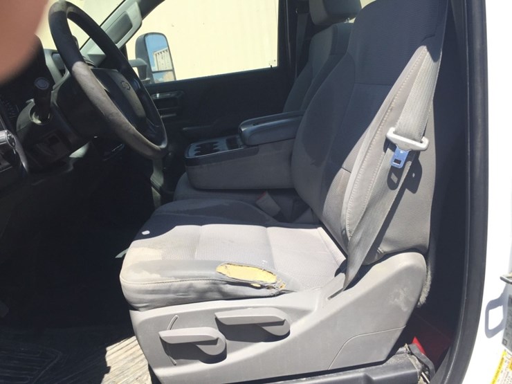 2015-chevrolet-2500hd-image-9