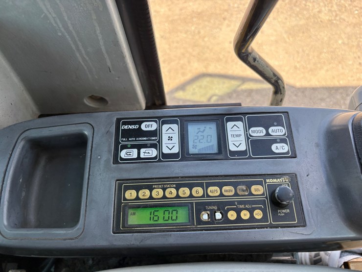 komatsu-pc220-lc-image-34