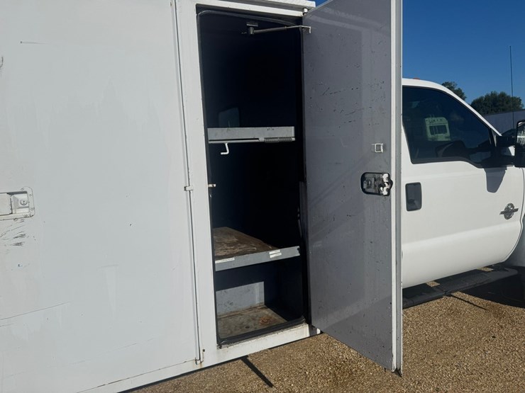 2011-ford-f550-image-15