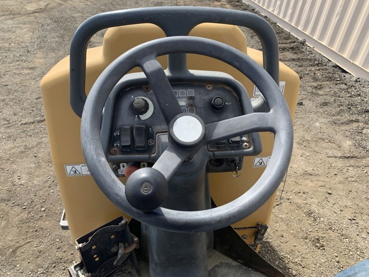2015-caterpillar-cb14b-image-8