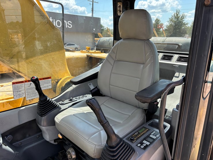 komatsu-pc220-lc-image-31