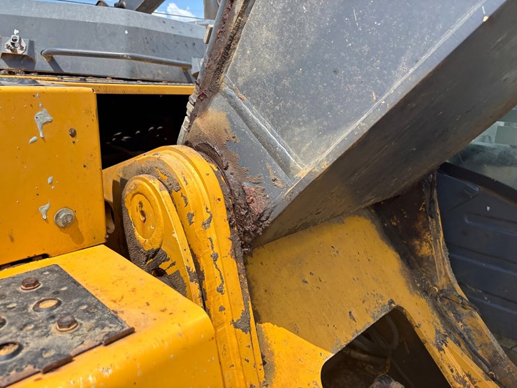 2015-deere-380g-lc-image-12