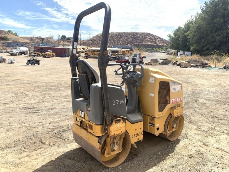 2015-caterpillar-cb14b-image-3
