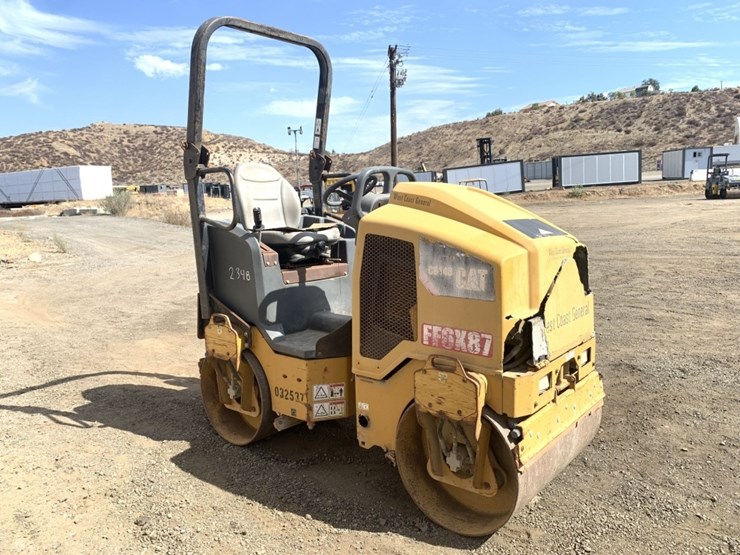 2015-caterpillar-cb14b-image-2