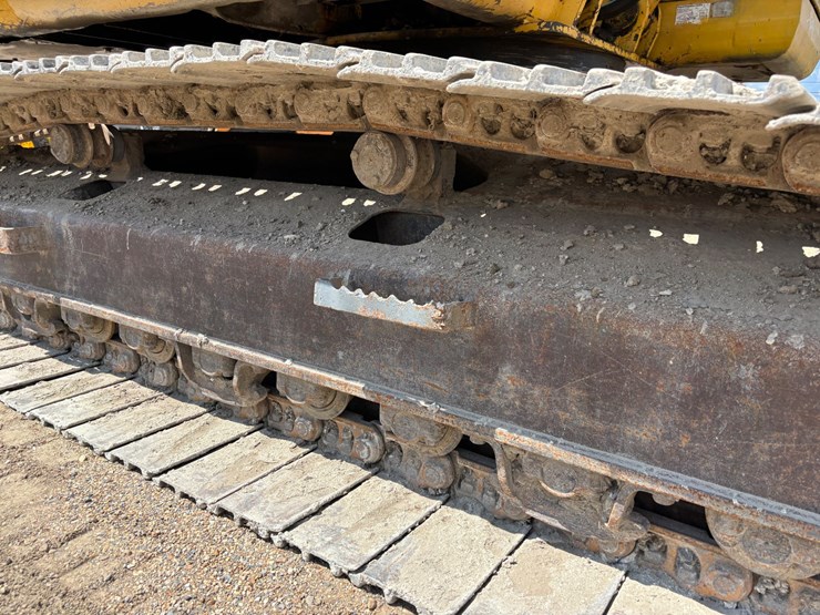 komatsu-pc220-lc-image-19