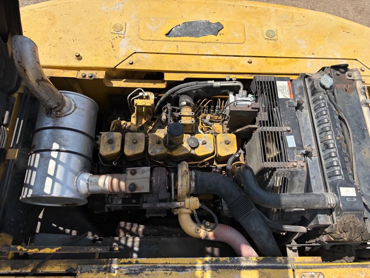 komatsu-pc220-lc-image-25