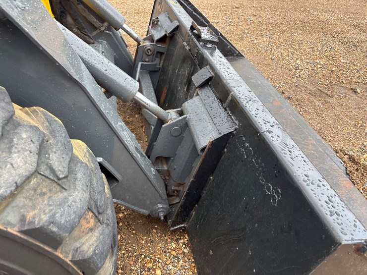 new-holland-ls180-image-9