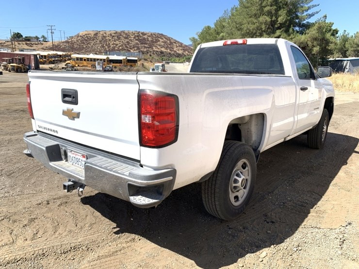 2017-chevrolet-2500hd-image-3