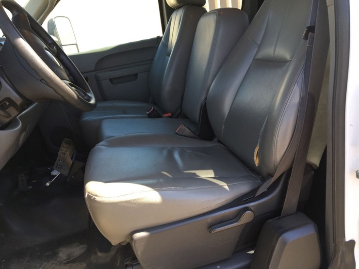2013-chevrolet-silverado-2500-image-8