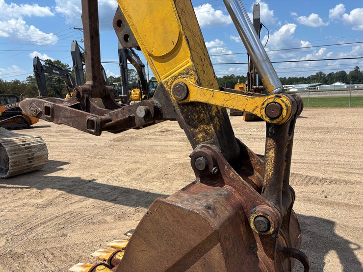 komatsu-pc220-lc-image-16