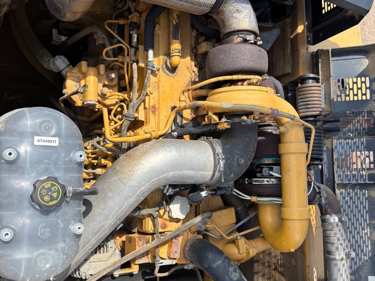 2015-deere-380g-lc-image-16