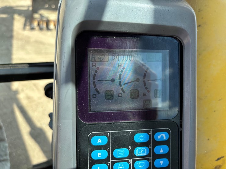komatsu-pc220-lc-image-37