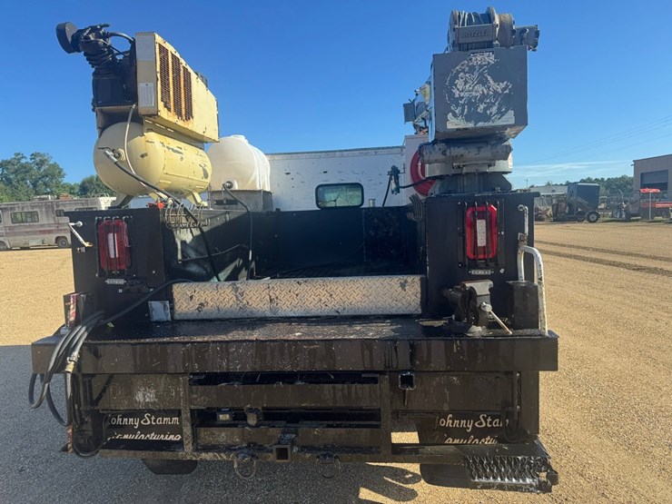 2011-ford-f550-image-9