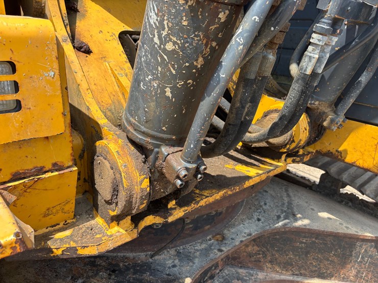 2015-deere-380g-lc-image-13