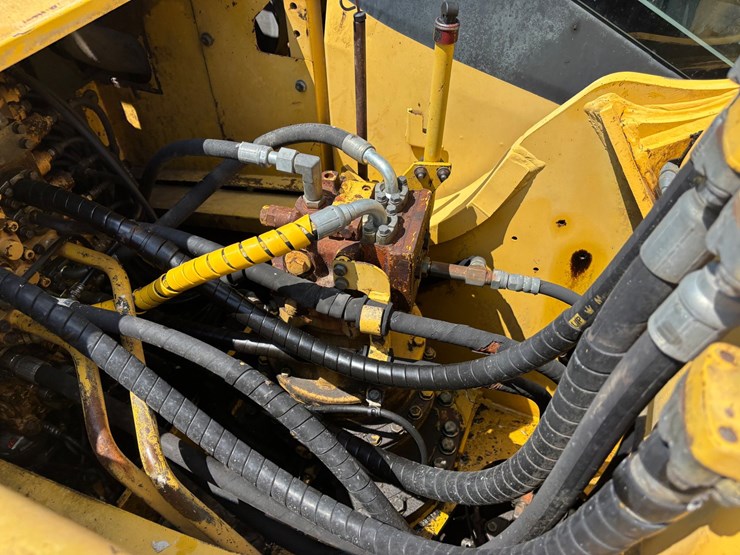 komatsu-pc220-lc-image-21