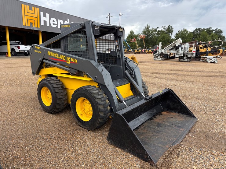 new-holland-ls180-image-1