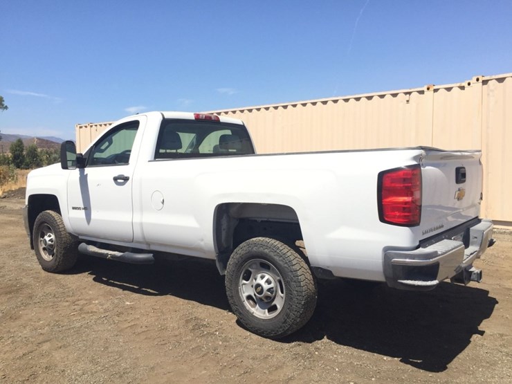 2015-chevrolet-2500hd-image-4