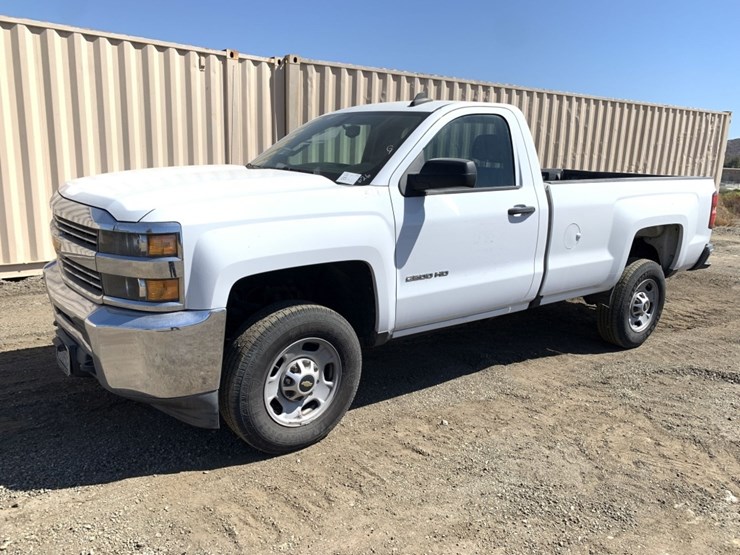 2017-chevrolet-2500hd-image-1