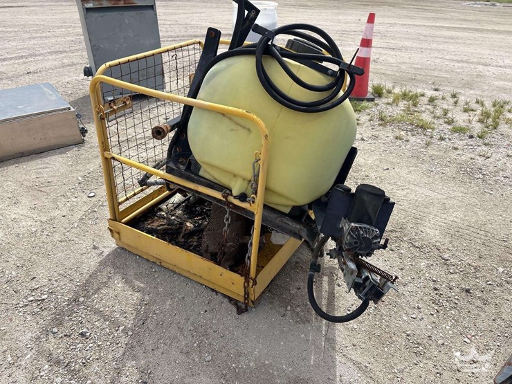 sprayer-and-safety-basket-image-1
