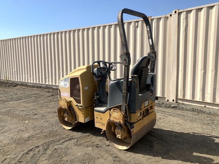 2015-caterpillar-cb14b-image-4