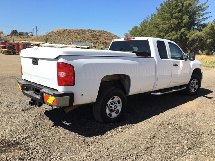 2013-chevrolet-silverado-2500-image-3