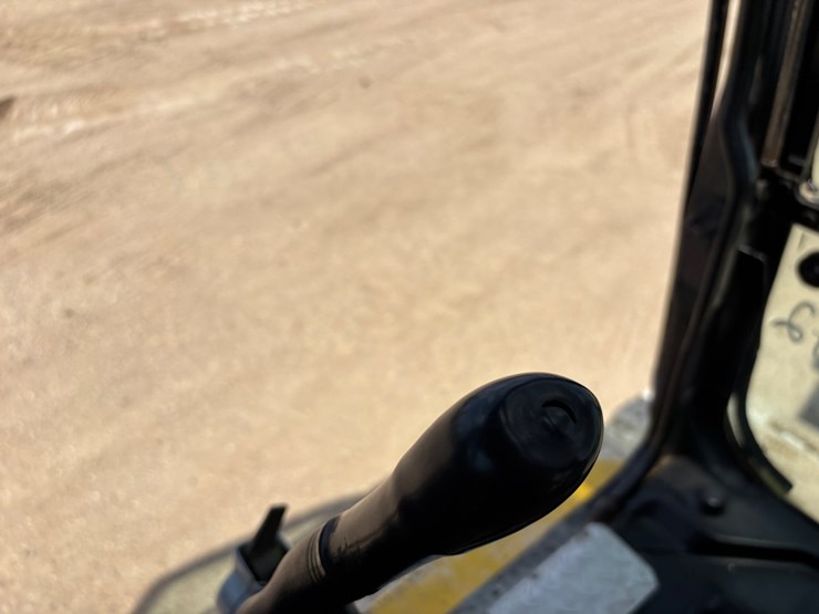 komatsu-pc220-lc-image-33