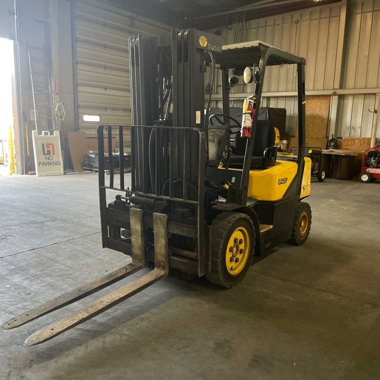 #1630 • Daewoo Forklift (E)