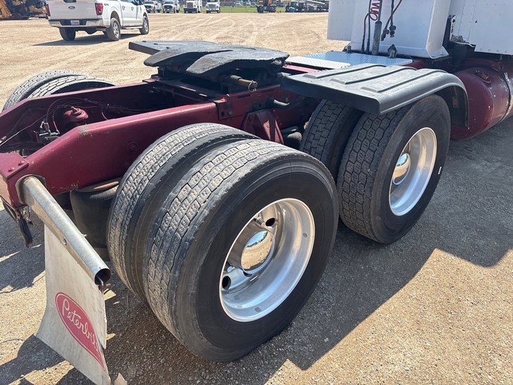 2005-peterbilt-379-image-6