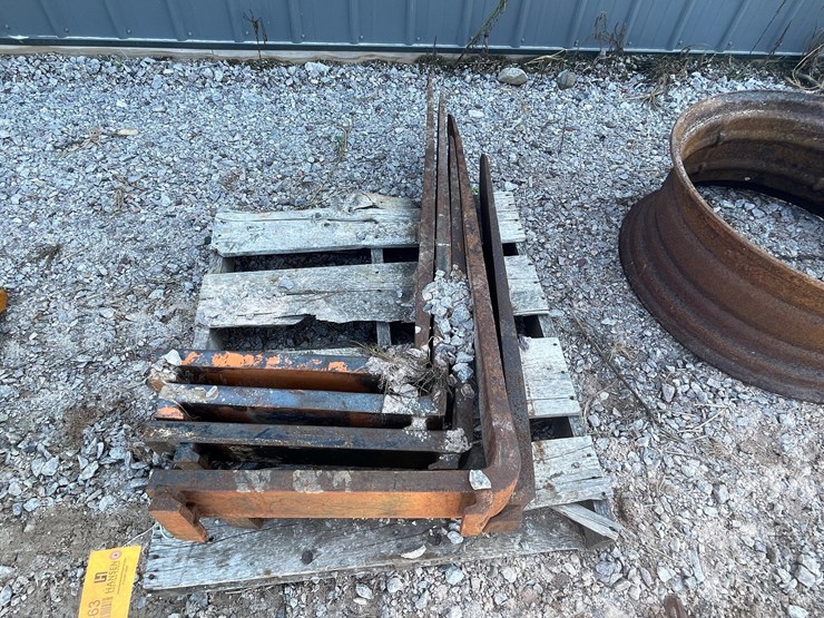 #2463-•-(5)-pallet-forks-image-1