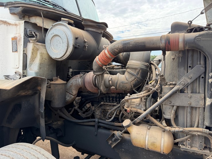 1992-mack-ch613-image-11