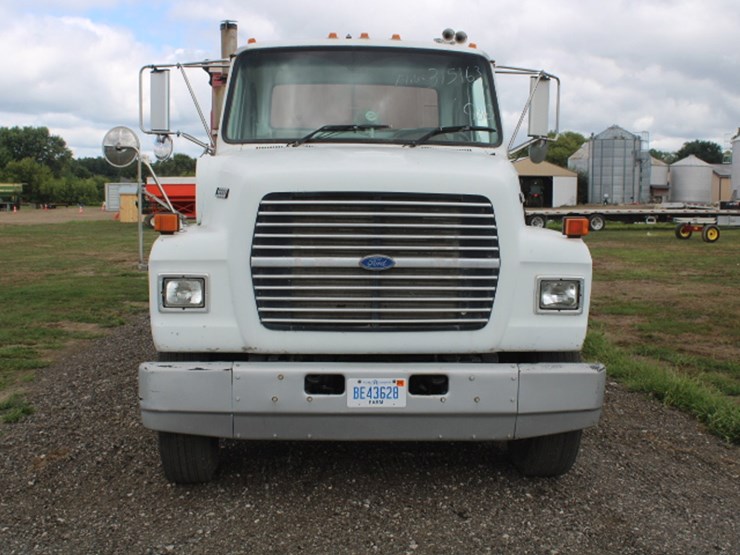 1995-ford-9000-image-54