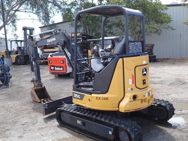 2023-deere-35g-image-4