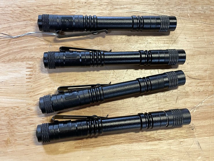 #8552-•-(4)-led-mechanic's-flashlights-(pr13)-image-3