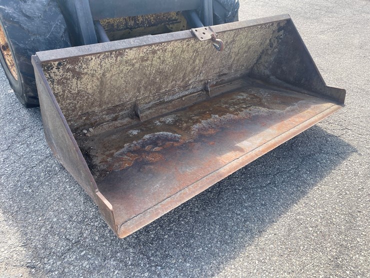 new-holland-l785-image-12
