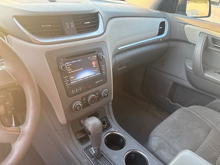 2016-chevrolet-traverse-image-8