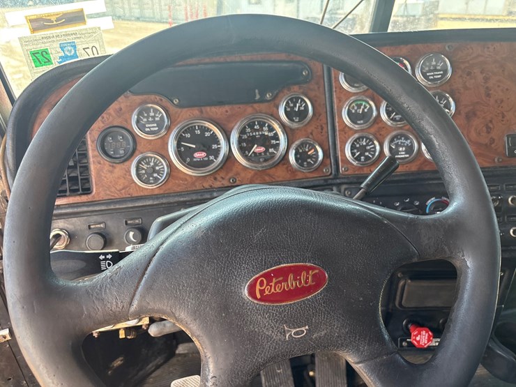 2005-peterbilt-379-image-12